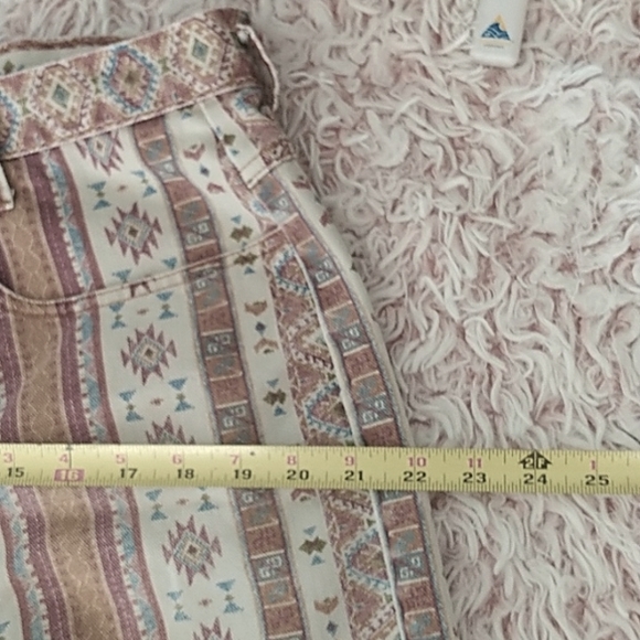 🍁VTG hi rise boho denim shorts - Picture 7 of 9